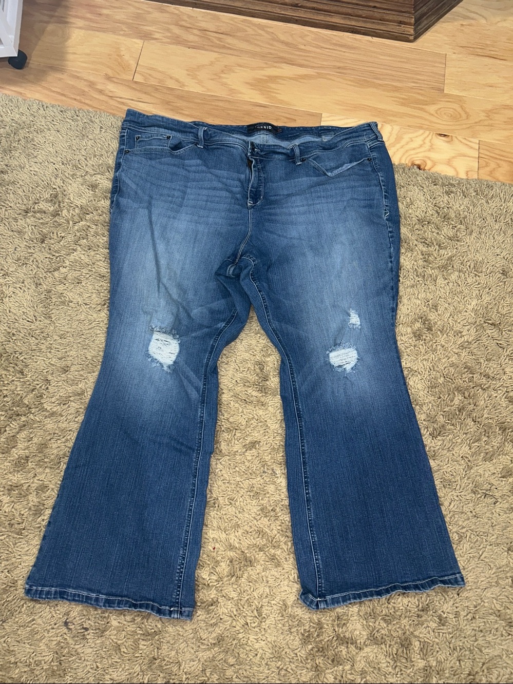 EUC Torrid 28S distressed jeans